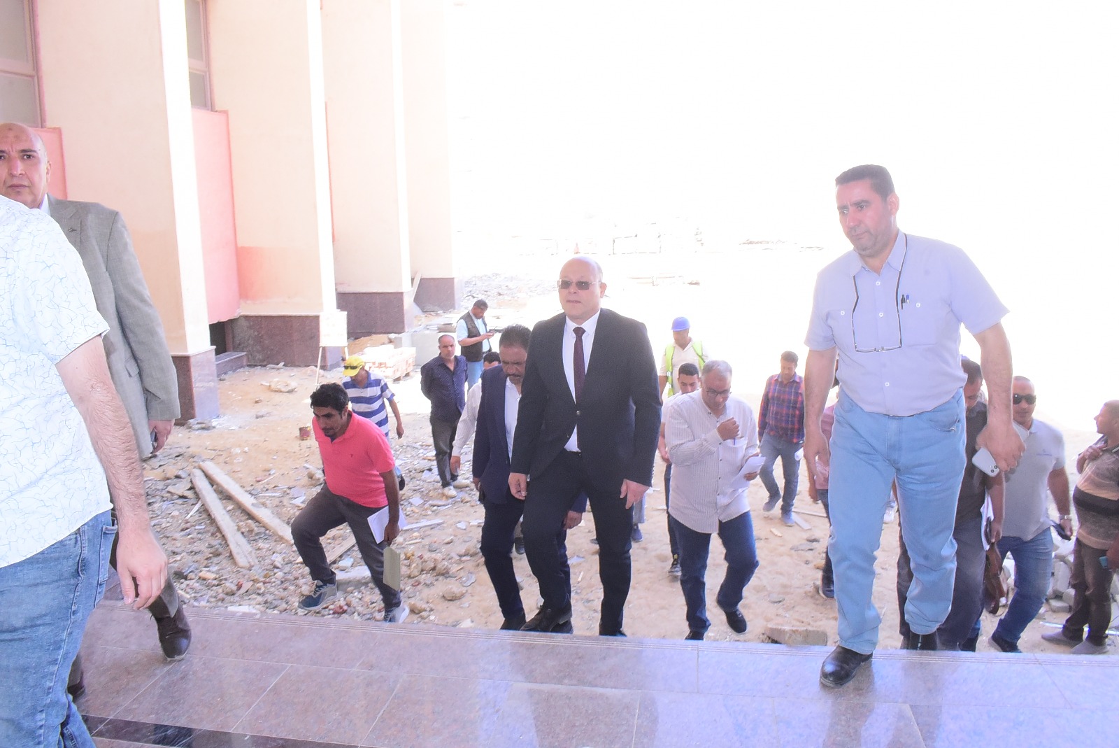 رئيس الجامعة يتفقد رئيس الجامعة يتفقد