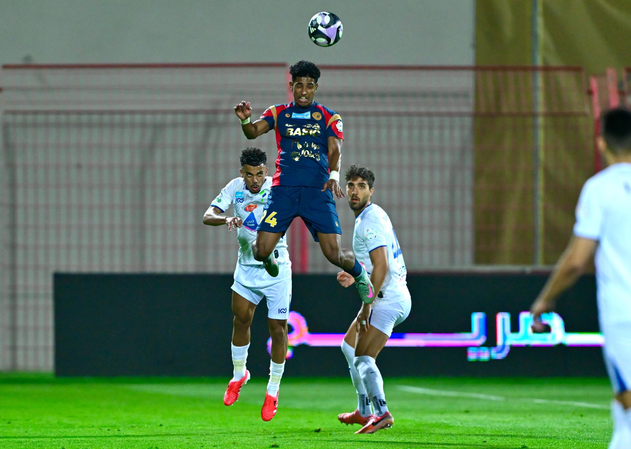 الفتح مع جوميز يضمن البقاء في الدوري السعودي (4)