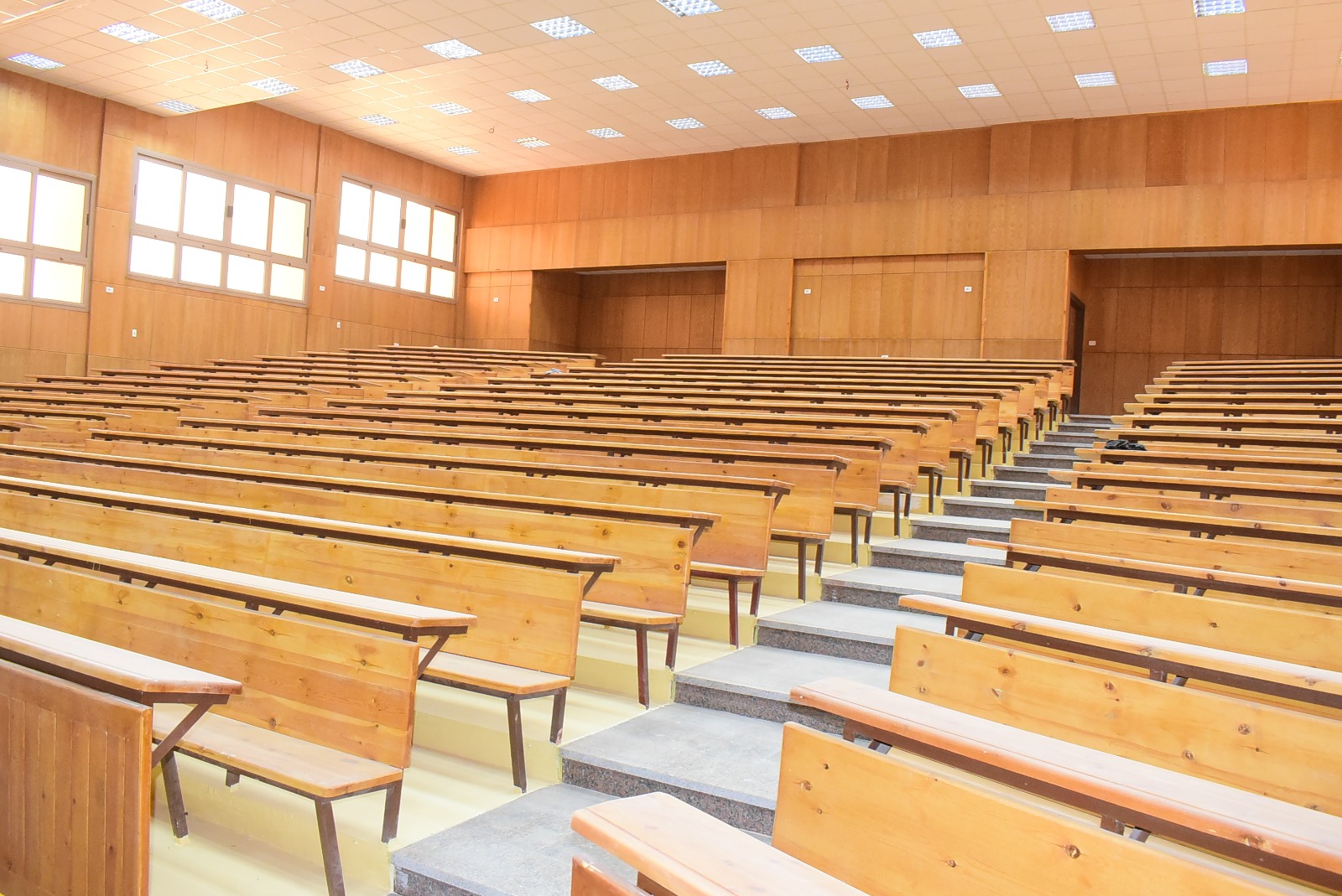 تجهيزات الجامعة الاهلية بسوهاج تجهيزات الجامعة الاهلية بسوهاج