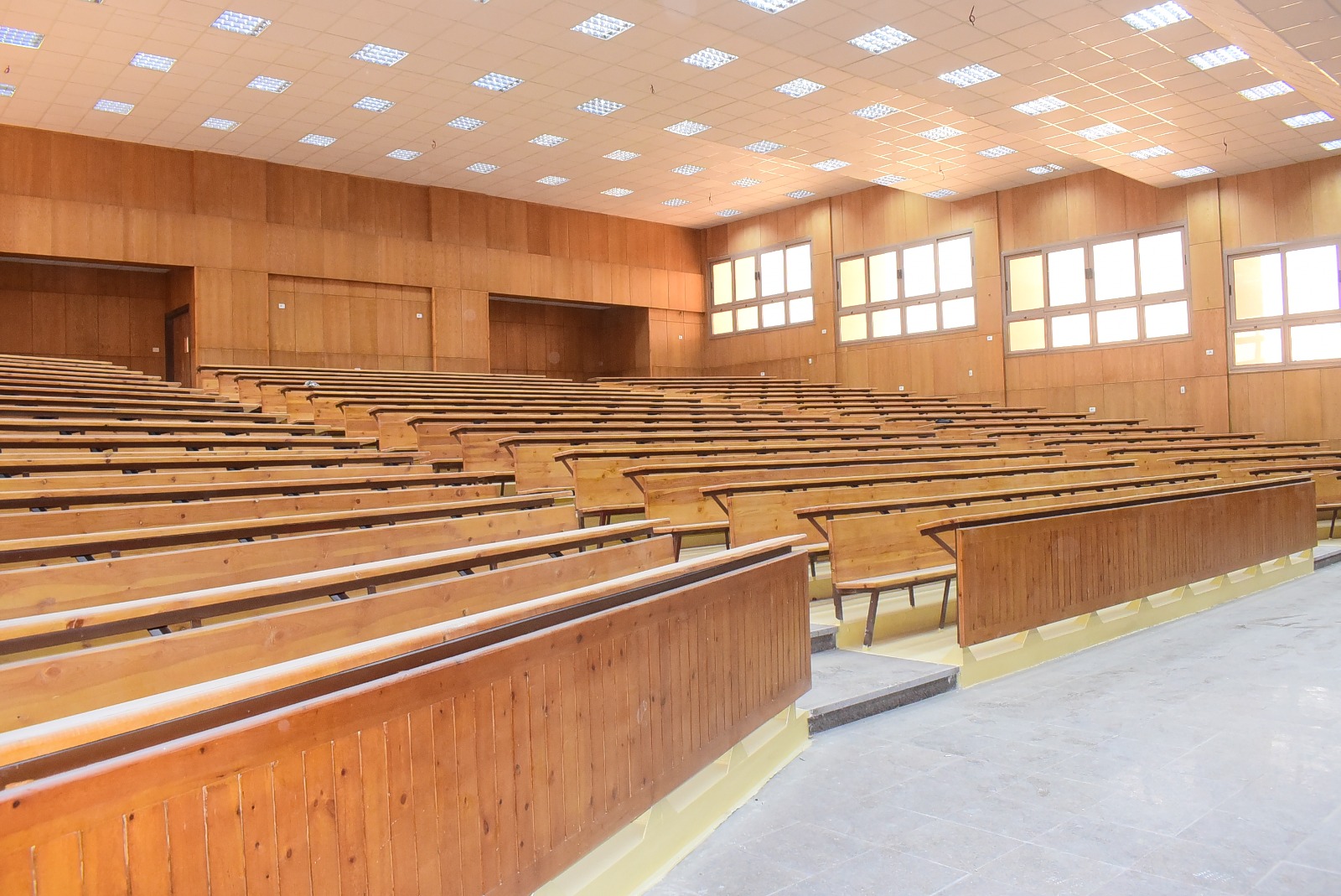 مدرجات بالجامعة الأهلية مدرجات بالجامعة الأهلية