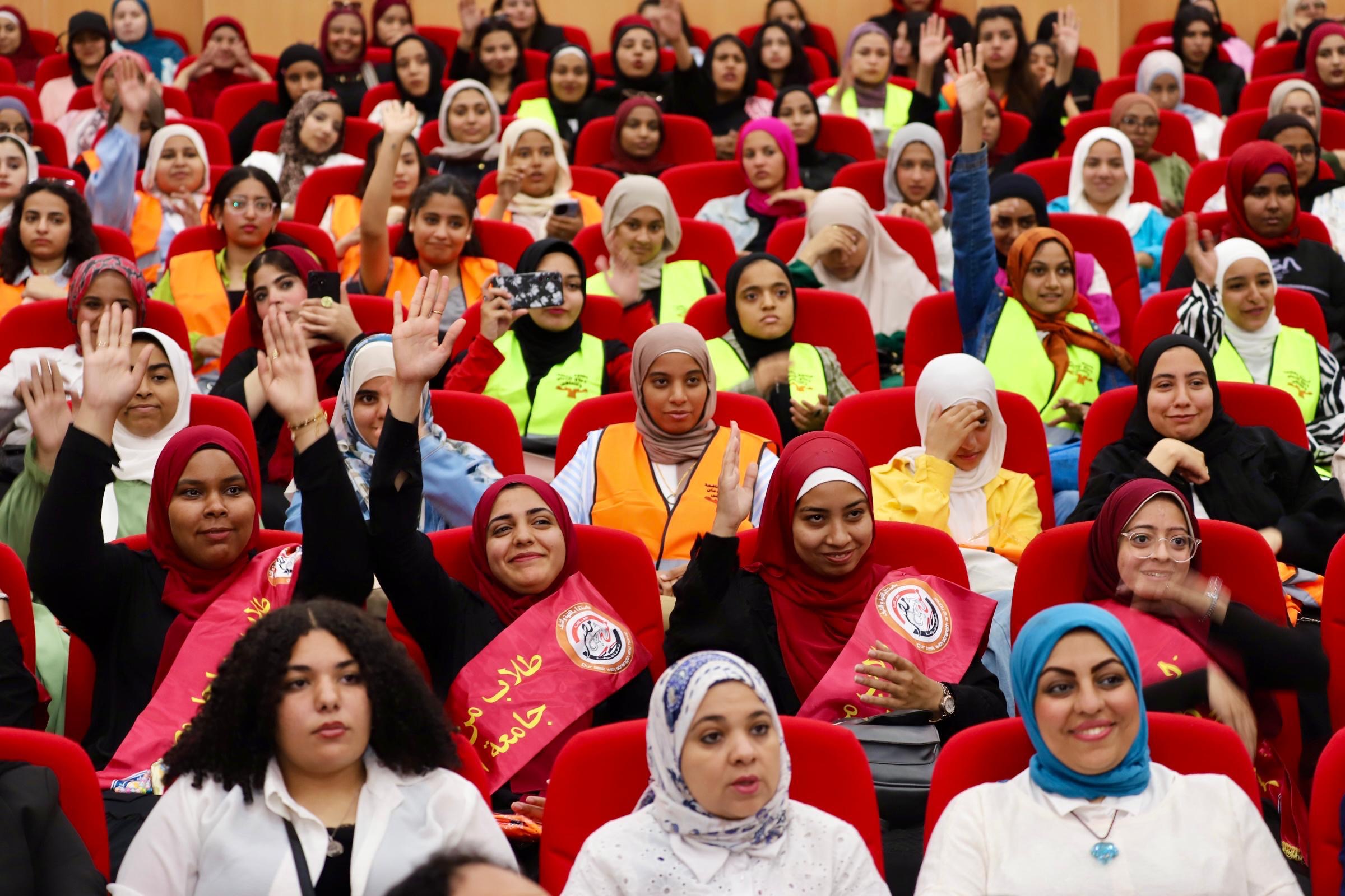 خلال تدشين برنامج لرفع وعى الطلاب بخطورة تعاطى وإدمان المواد المخدرة