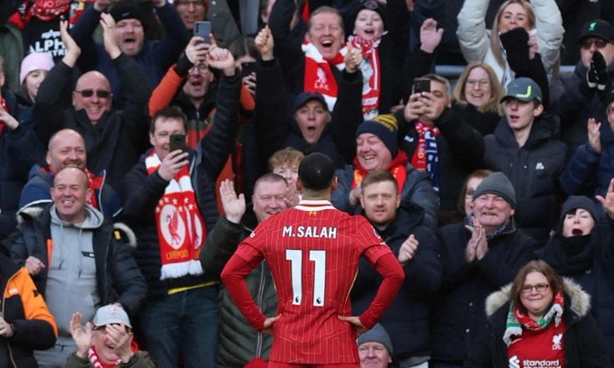 محمد صلاح وجمهور ليفربول محمد صلاح وجمهور ليفربول