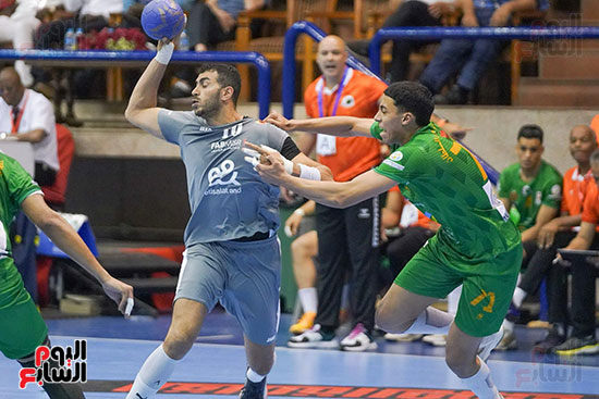 إثارة من مباراة الأهلي ودرب سلطان المغربي إثارة من مباراة الأهلي ودرب سلطان المغربي