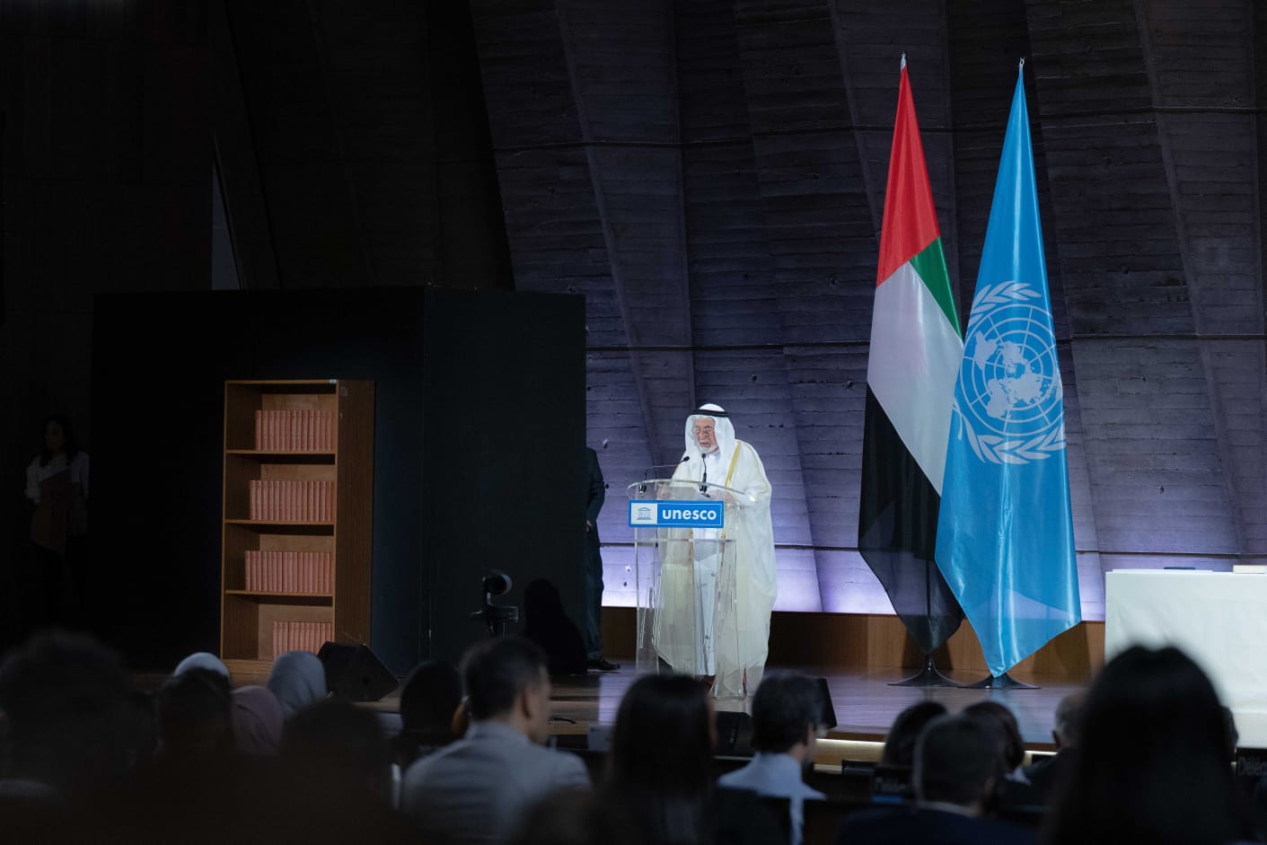 حاكم الشارقة يتسلم تكريما خاصا من اليونسكو (1)