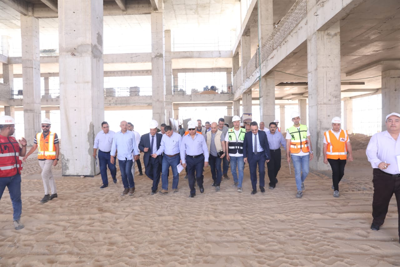 وزير الصناعة يتفقد المشروعات التنموية والخدمية والصناعية وزير الصناعة يتفقد المشروعات التنموية والخدمية والصناعية
