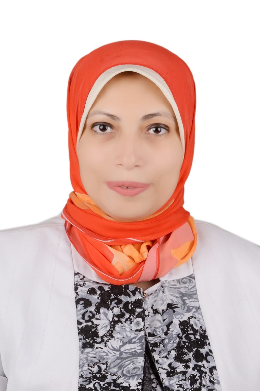 الدكتورة سالي فريد رئيس قسم السياسة والاقتصاد ومقرر المؤتمر الدكتورة سالي فريد رئيس قسم السياسة والاقتصاد ومقرر المؤتمر