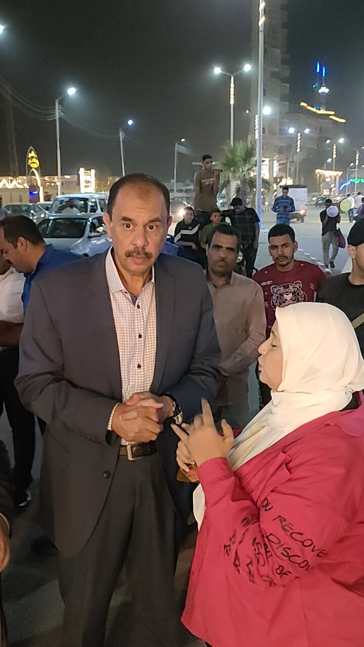 المحافظ مع مستشارة المحافظة للتجميل المحافظ مع مستشارة المحافظة للتجميل