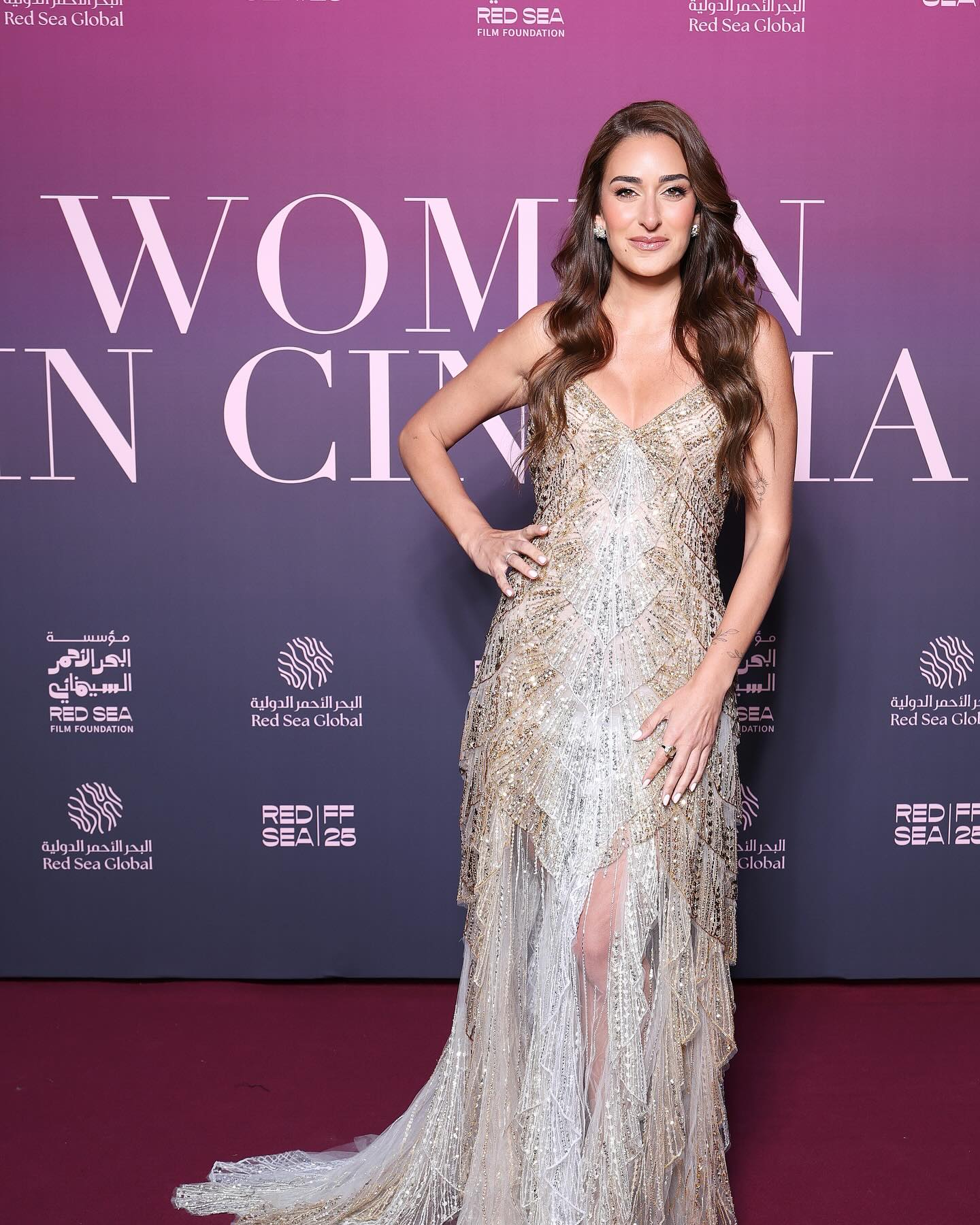 امينة خليل بفستان فضى براق امينة خليل بفستان فضى براق