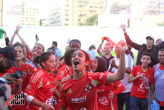 فرحة  فريق الكرة النسائية بنادى الأهلى