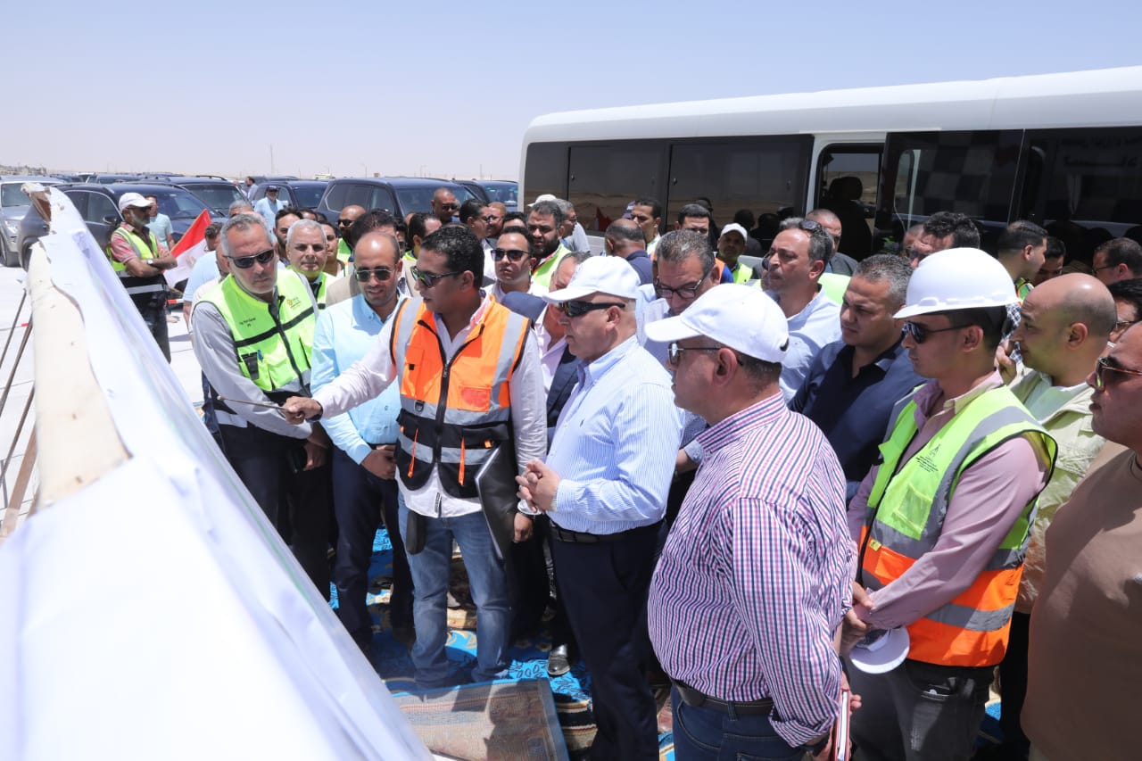 وزير الصناعة والنقل يتفقد المنطقة الصناعية بالمطاهرة