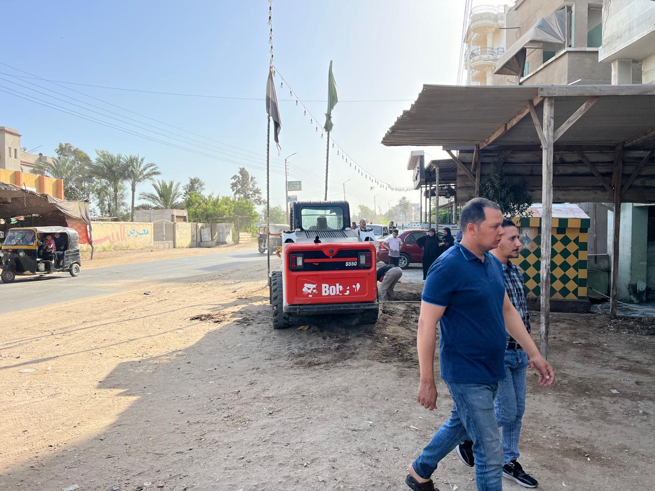 الاهالي تصل امام منزل الشيخ سيد سعيد