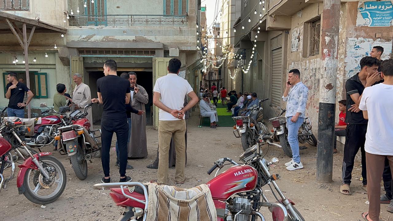 حزن الاهالي علي وفاة الشيخ سيد