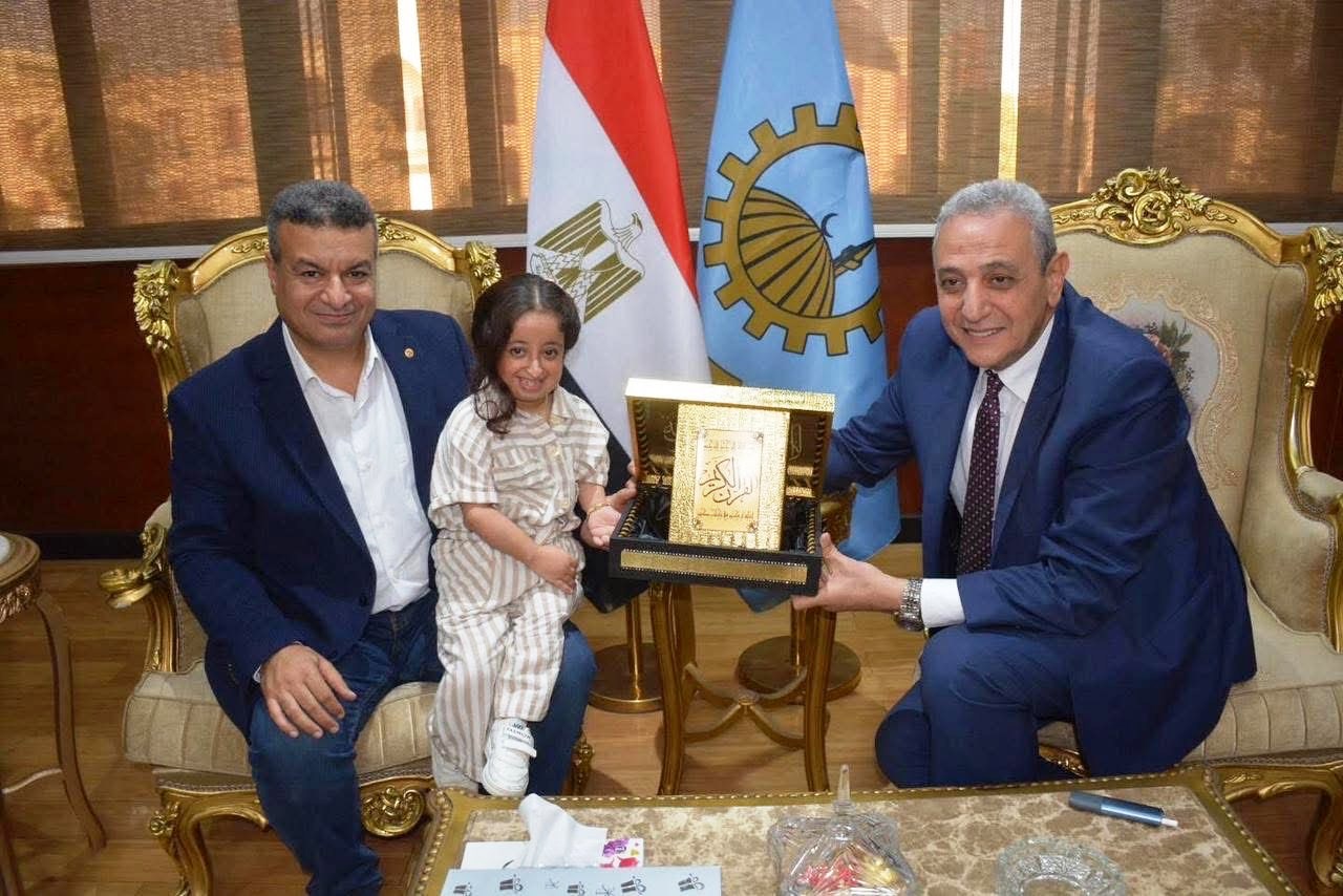 محافظ الغربية والطالبة حبيبه عبد العظيم محافظ الغربية والطالبة حبيبه عبد العظيم