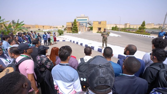 الشباب في زيارة أكاديمية الشرطة (4)