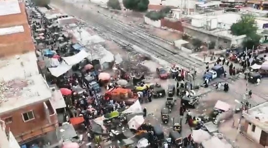 العياط تودع فوضى المزلقان (6)