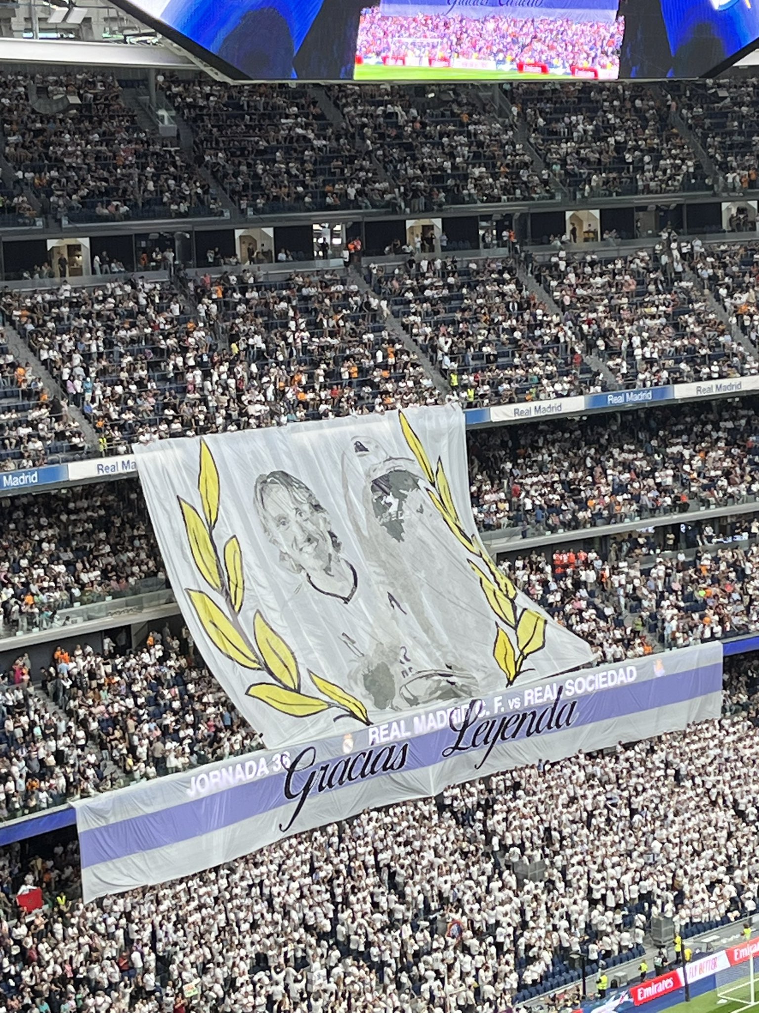 لافتة جماهير ريال مدريد لافتة جماهير ريال مدريد للنجم لوكا مودريتش