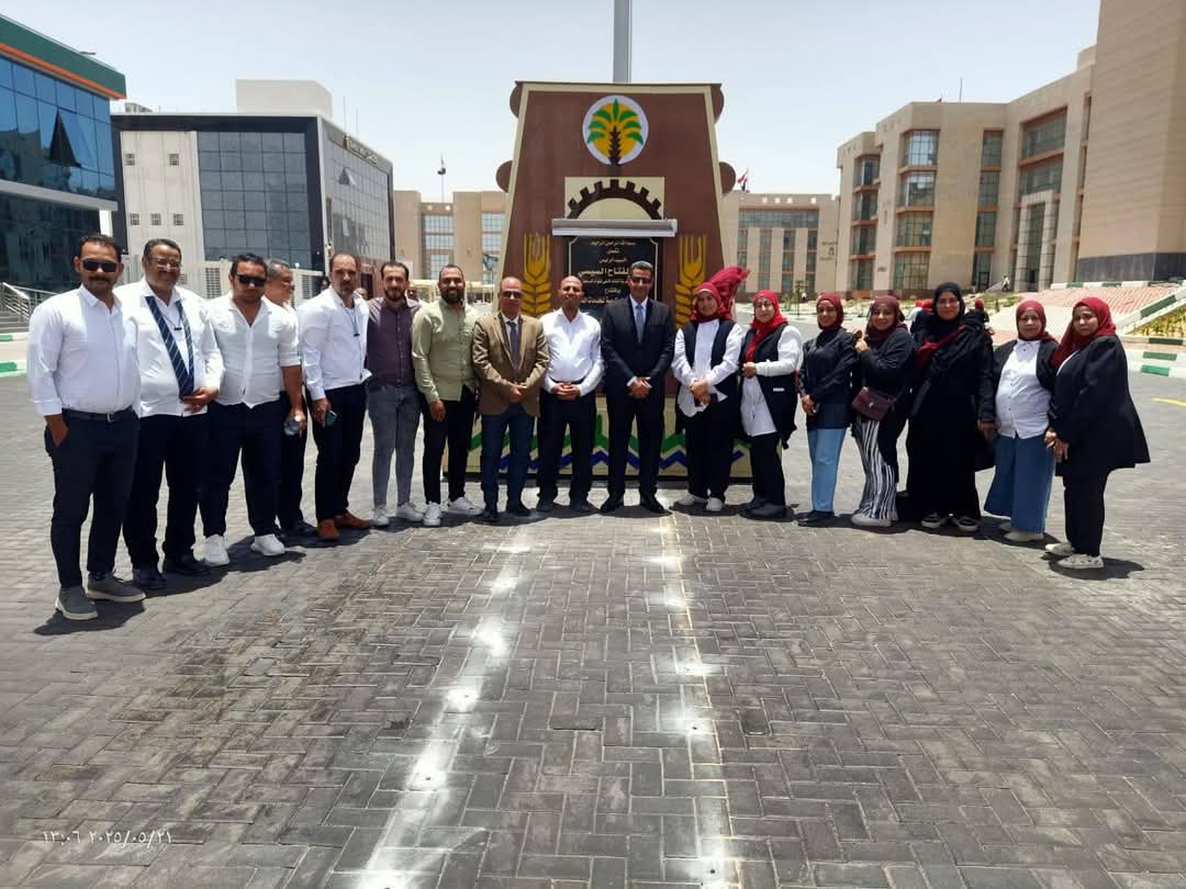 القيادات التنفيذية أثناء افتتاح المجمع الحكومى المميكن