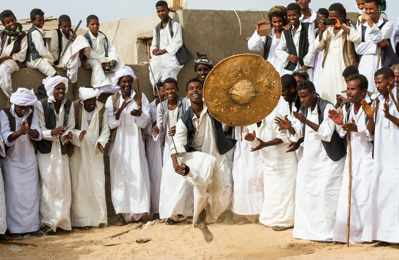 السدارى والتقشيطة والبنطلون الأبيض والعمه السدارى والتقشيطة والبنطلون الأبيض والعمه