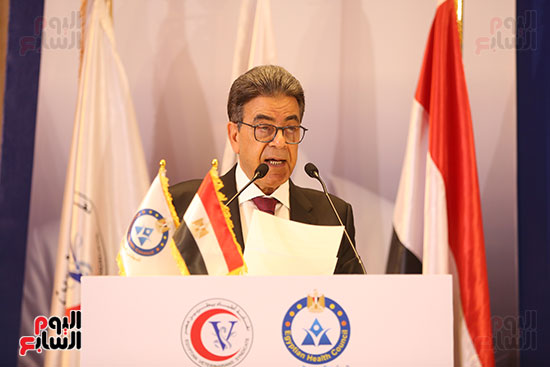 الدكتور مجدى حسن نقيب الأطباء البيطريبن (1)