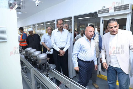كامل الوزير يفتتح مشروعات جديدة باستثمارات محلية وأجنبية فى الصعيد (7)
