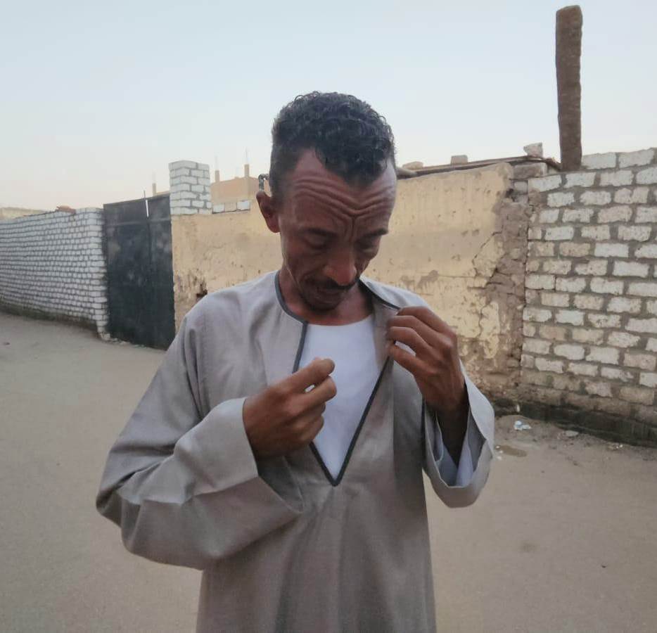 أسامة أحمد يشرح أهمية العراقة والقفطان أسفل الجلبات فى الصيف أسامة أحمد يشرح أهمية العراقة والقفطان أسفل الجلبات فى الصيف