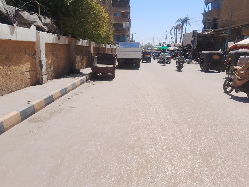 إزالة إشغالات الباعة الجائلين بشوارع ساحل سليم فى أسيوط إزالة إشغالات الباعة الجائلين بشوارع ساحل سليم فى أسيوط