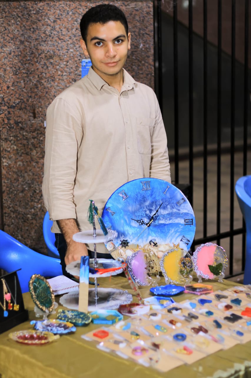 مروان شوقي خلال مشاركت في أحد المعارض