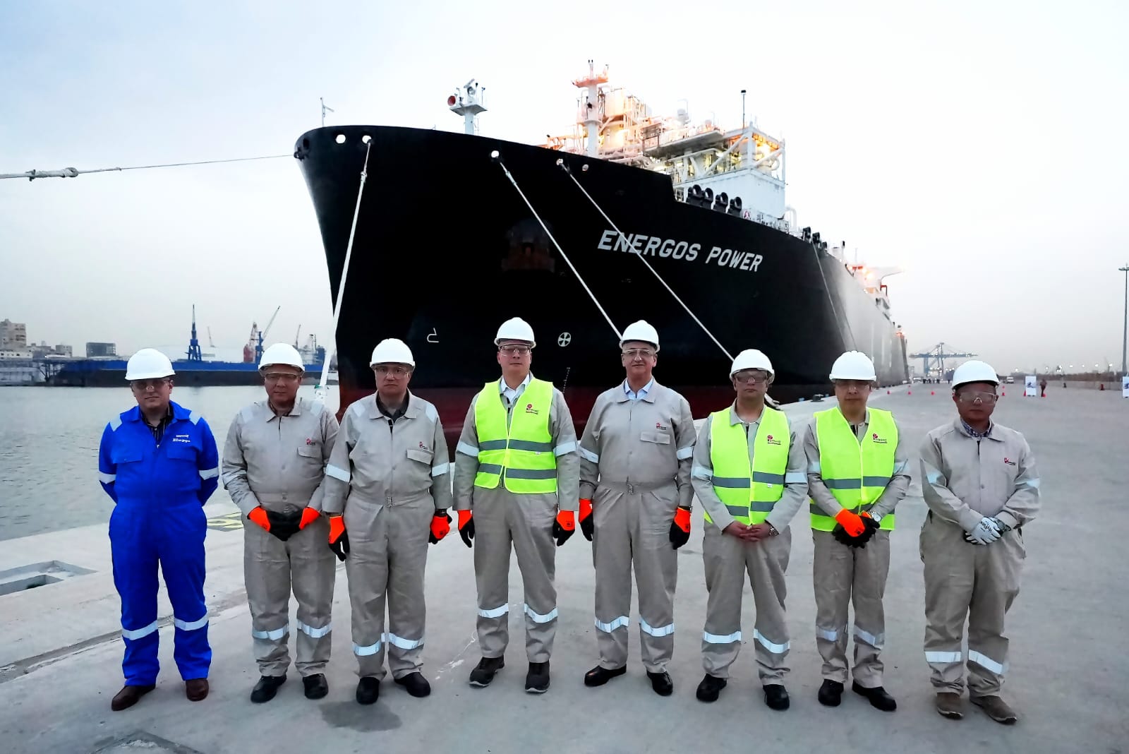 وزير البترول يشهد وصول سفينة جديدة لإعادة التغييز بميناء الإسكندرية (2)