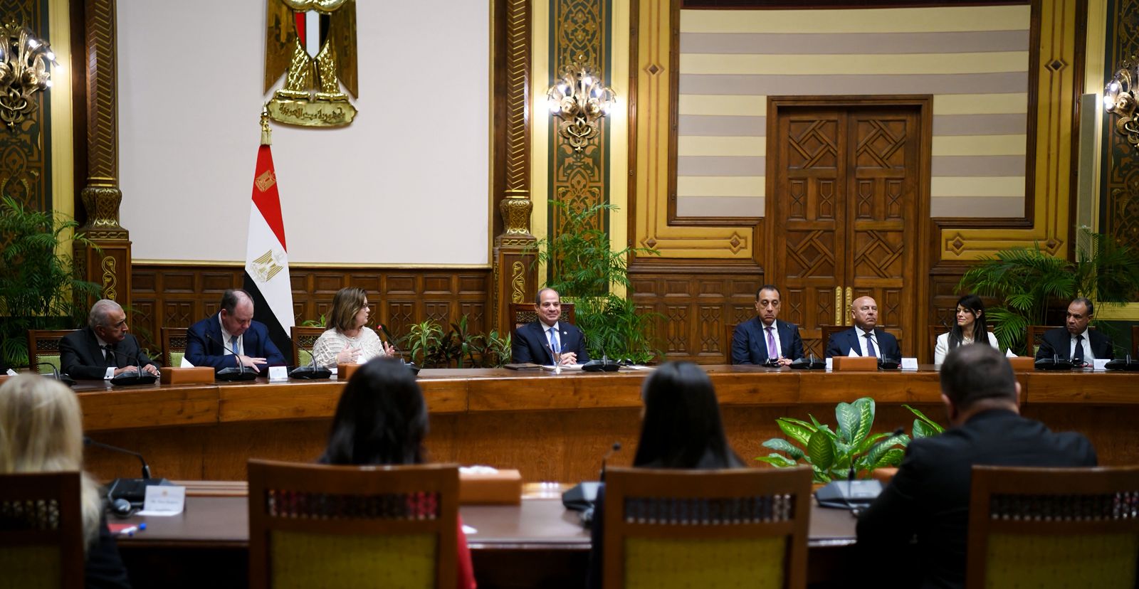 جانب من اجتماع الرئيس السيسى ووفد رجال الأعمال الأمريكيين جانب من اجتماع الرئيس السيسى ووفد رجال الأعمال الأمريكيين