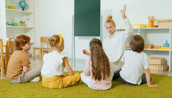 تعليم الأطفال انتظار الدور