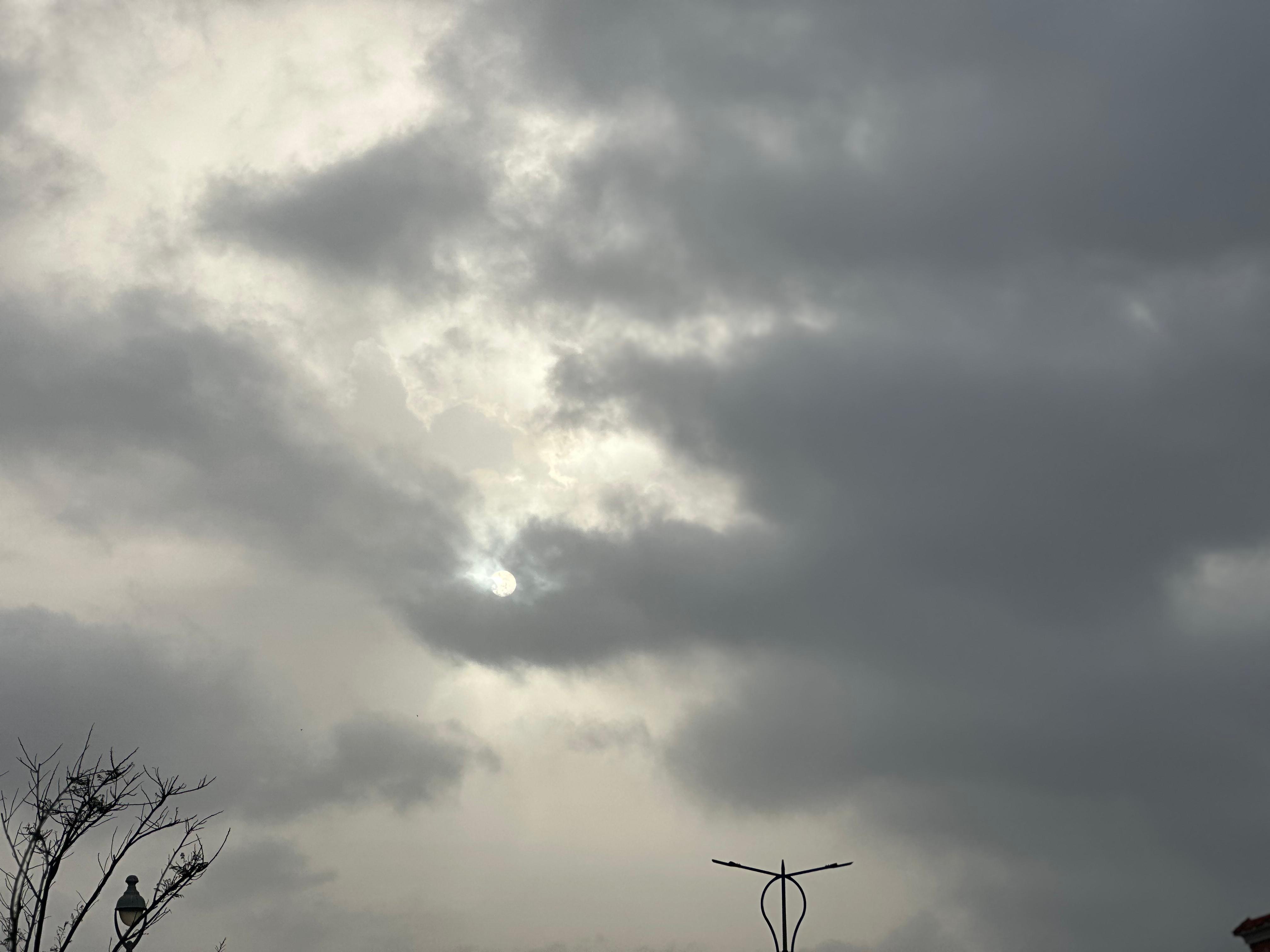 غيوم بالمحافظة منذ قليل