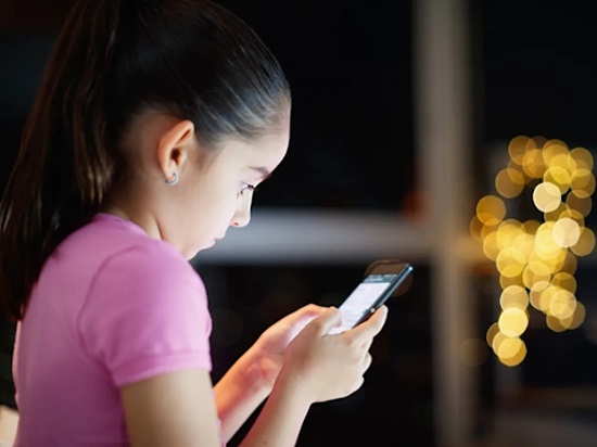 استخدام الطفل للموبايل