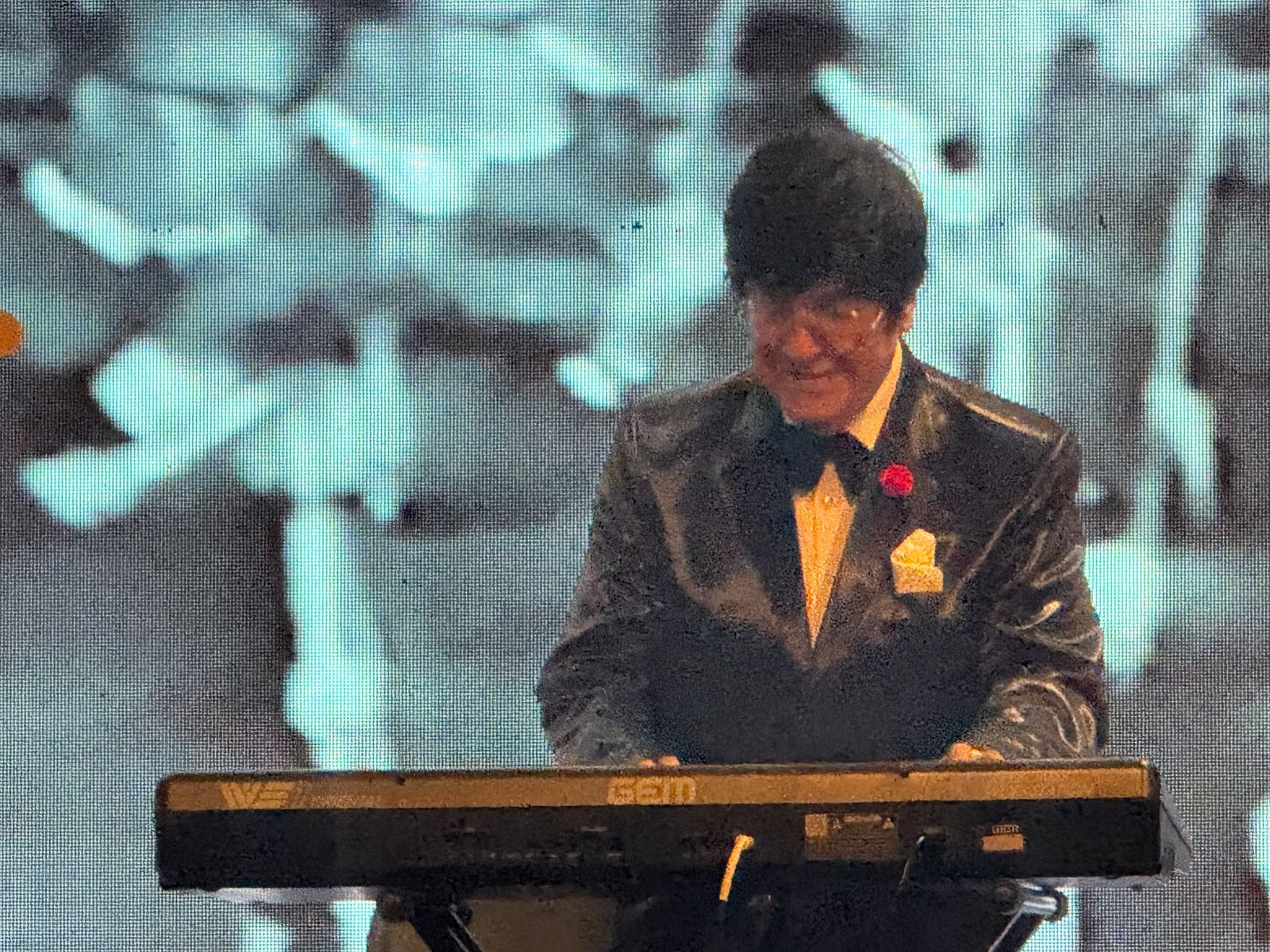 نجل الموسيقار مجدي الحسيني يدعمه خلال حفل افتتاح مهرجان السينما الفرانكوفونية (4)