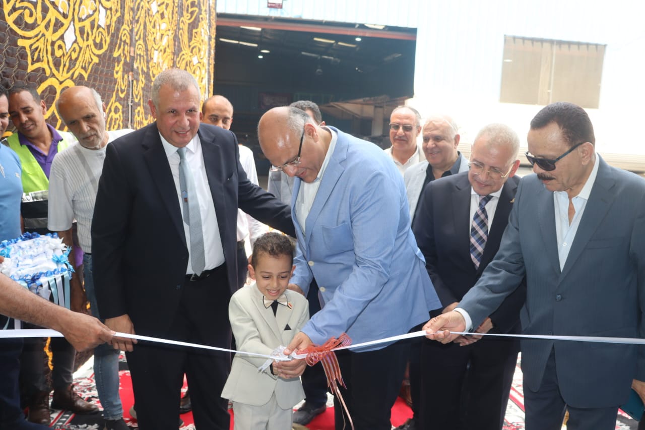 خلال الجولة بالمصانع