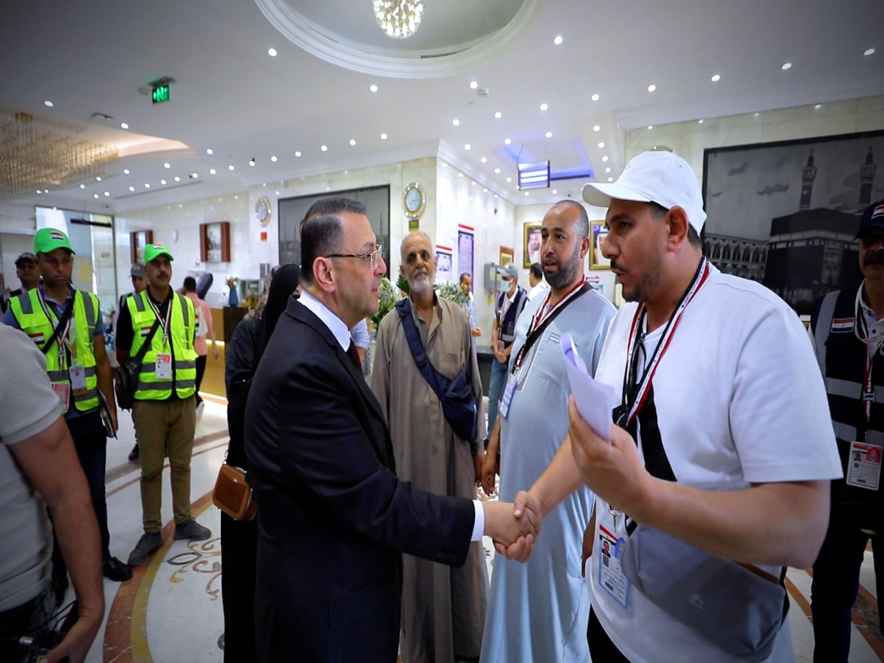 رئيس بعثة الحج يتفقد أحوال الحجاج (8)