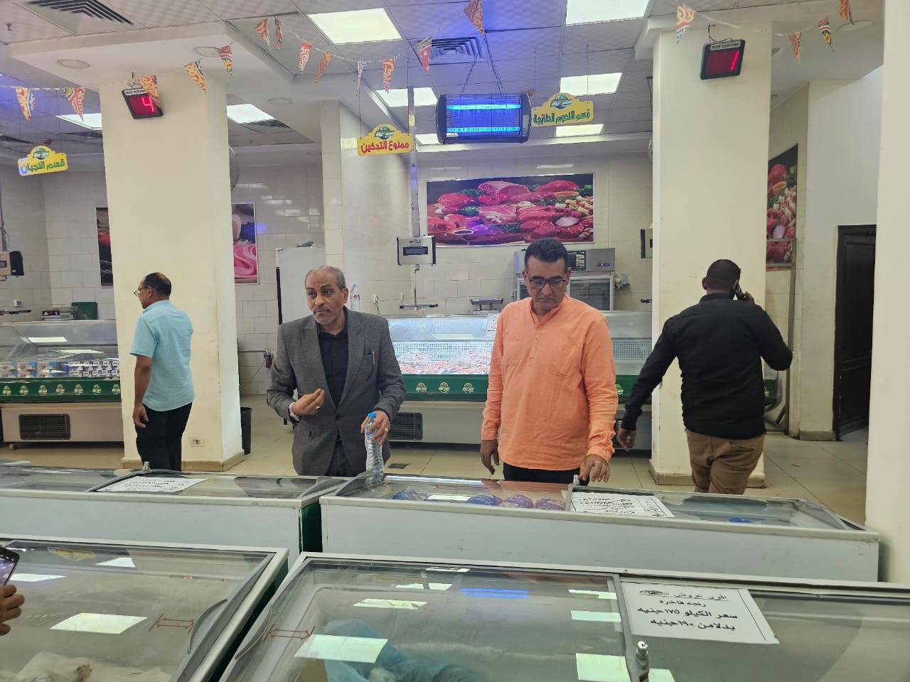 وكيل التموين يقود الحملات التموينية على الأسواق وكيل التموين يقود الحملات التموينية على الأسواق