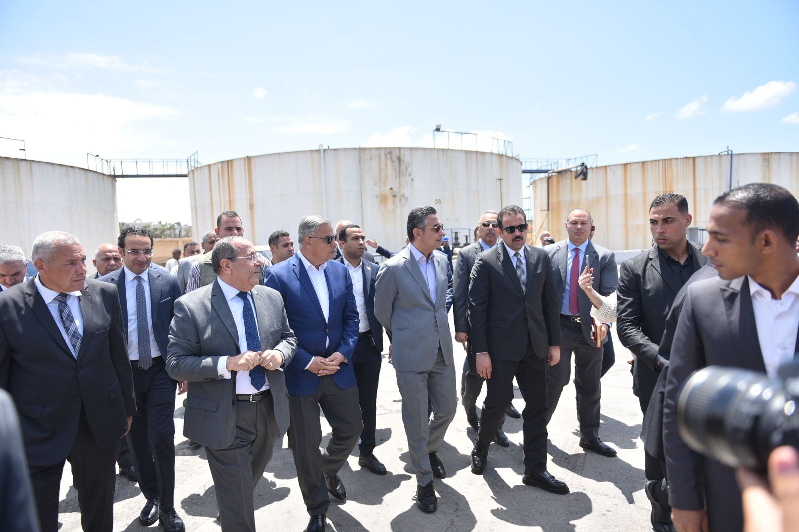 جانب من تفقد وزير التموين والمدير التنفيذي لجهاز مستقبل مصر ومحافظ الإسكندرية أعمال التطوير بمحطة الزيو