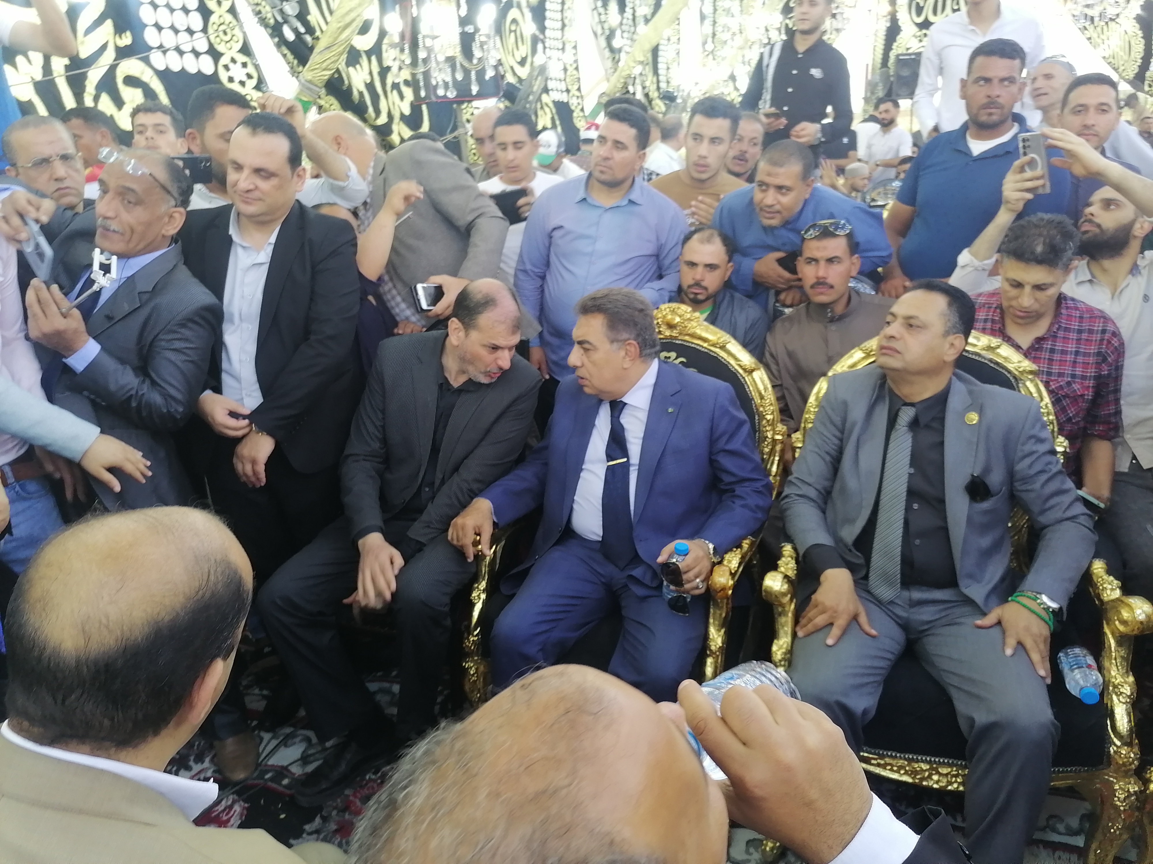 حديث المحافظ مع نجل الشيخ سيد حديث المحافظ مع نجل الشيخ سيد