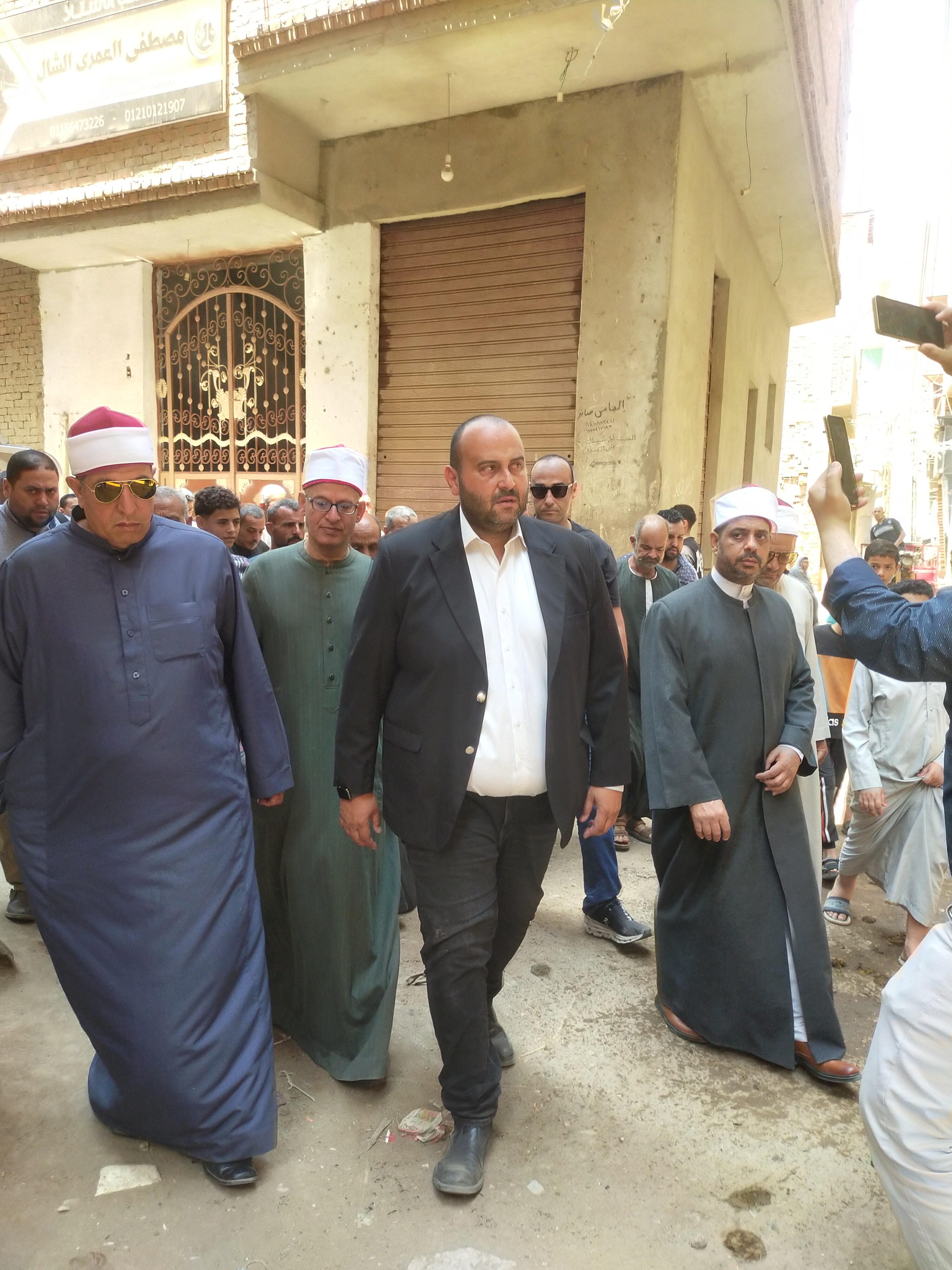 خلال الجنازة خلال الجنازة