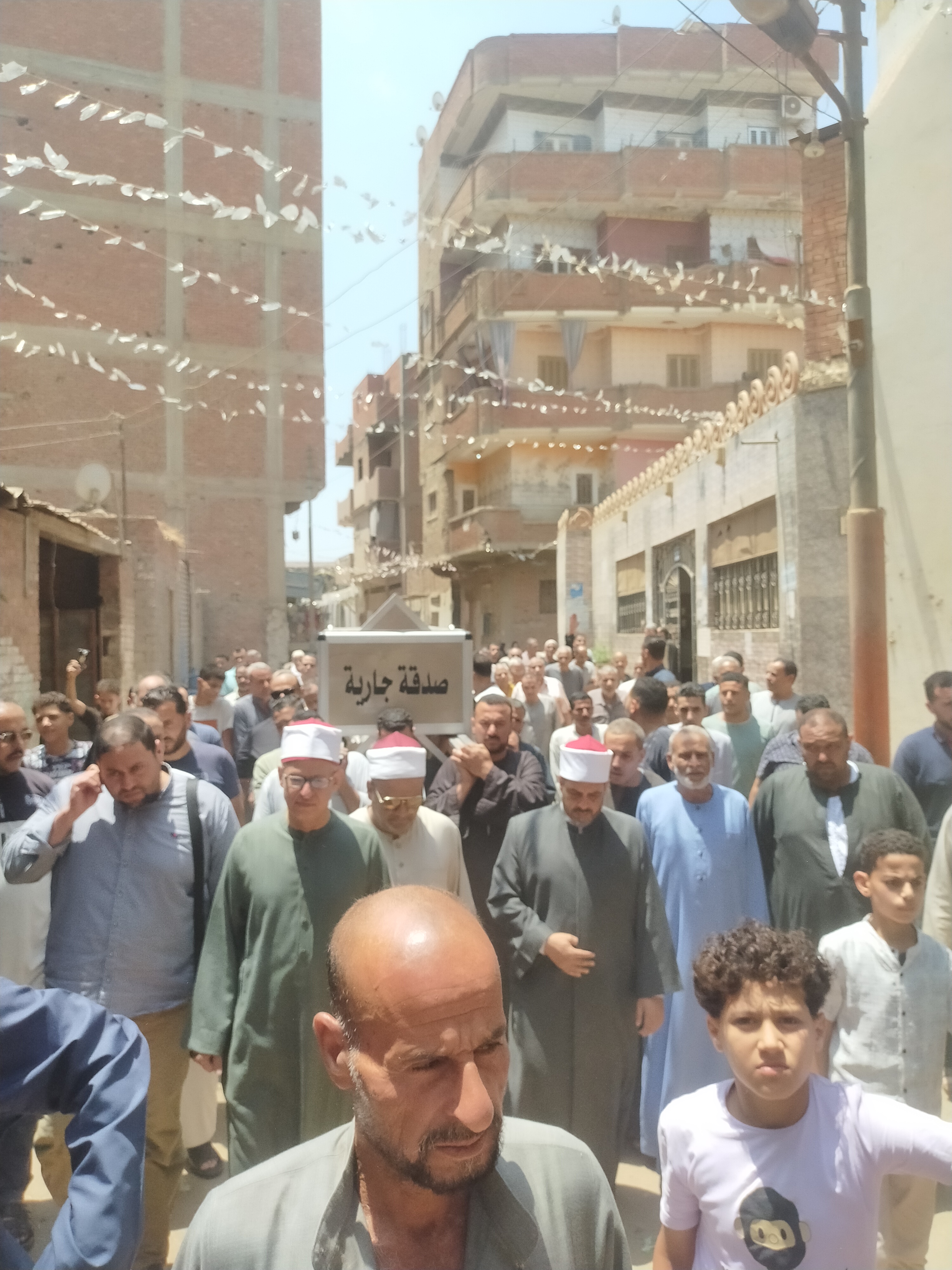 جانب من تشييع الجثمان جانب من تشييع الجثمان