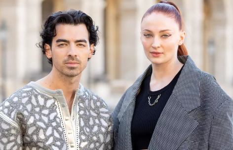 جو جوناس وصوفى تيرنر