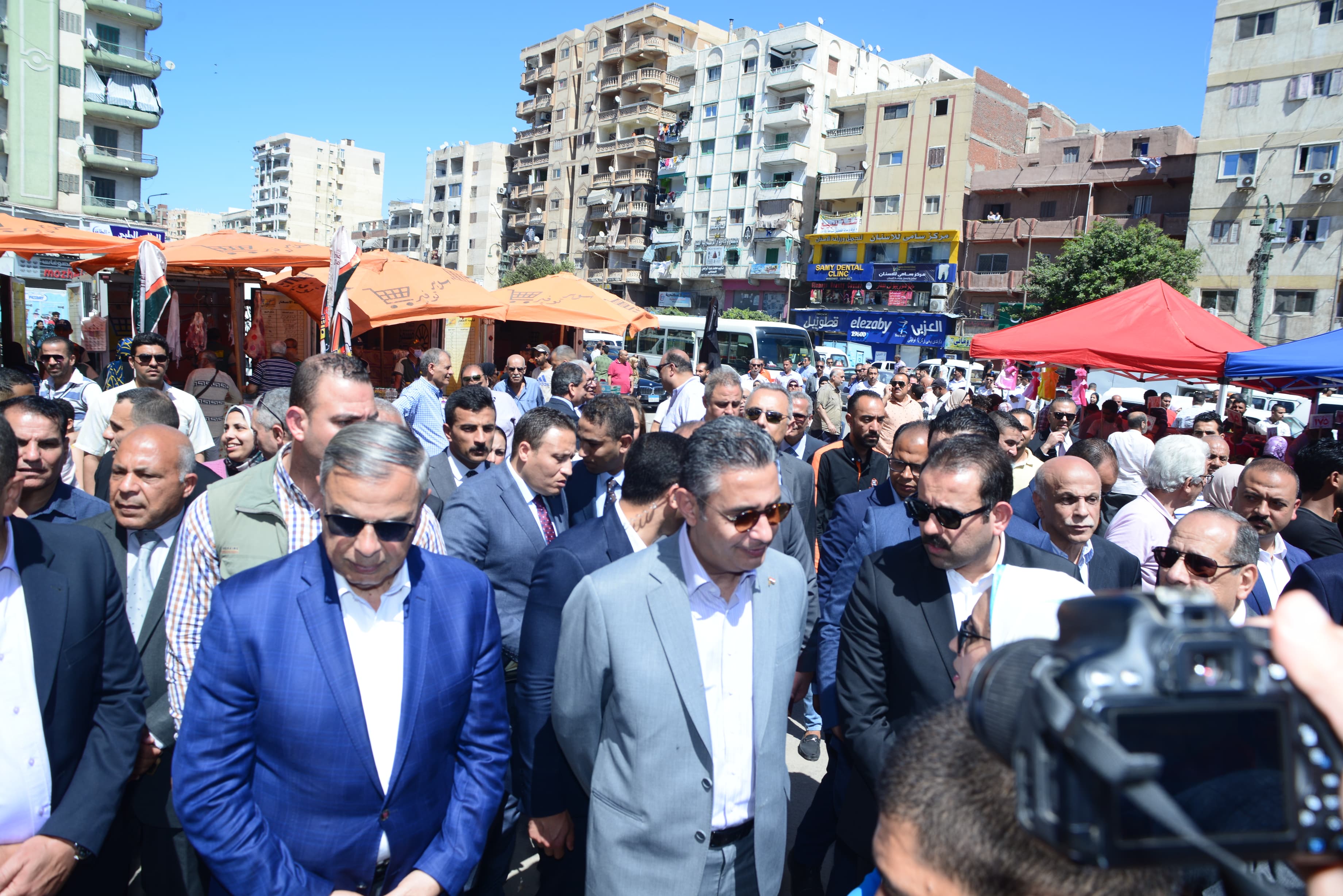 جولة وزير التموين بسوق اليوم الواحد جولة وزير التموين بسوق اليوم الواحد