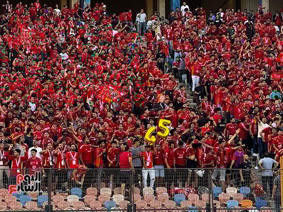 جمهور الأهلى يساند الفريق قبل مباراة فاركو جمهور الأهلى يساند الفريق قبل مباراة فاركو