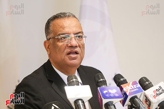 الكاتب الصحفي محمود مسلم (2)