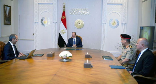 لقاء الرئيس ووزير الاتصالات والفريق أشرف سالم زاهر مدير الأكاديمية العسكرية المصرية لقاء الرئيس ووزير الاتصالات والفريق أشرف سالم زاهر مدير الأكاديمية العسكرية المصرية