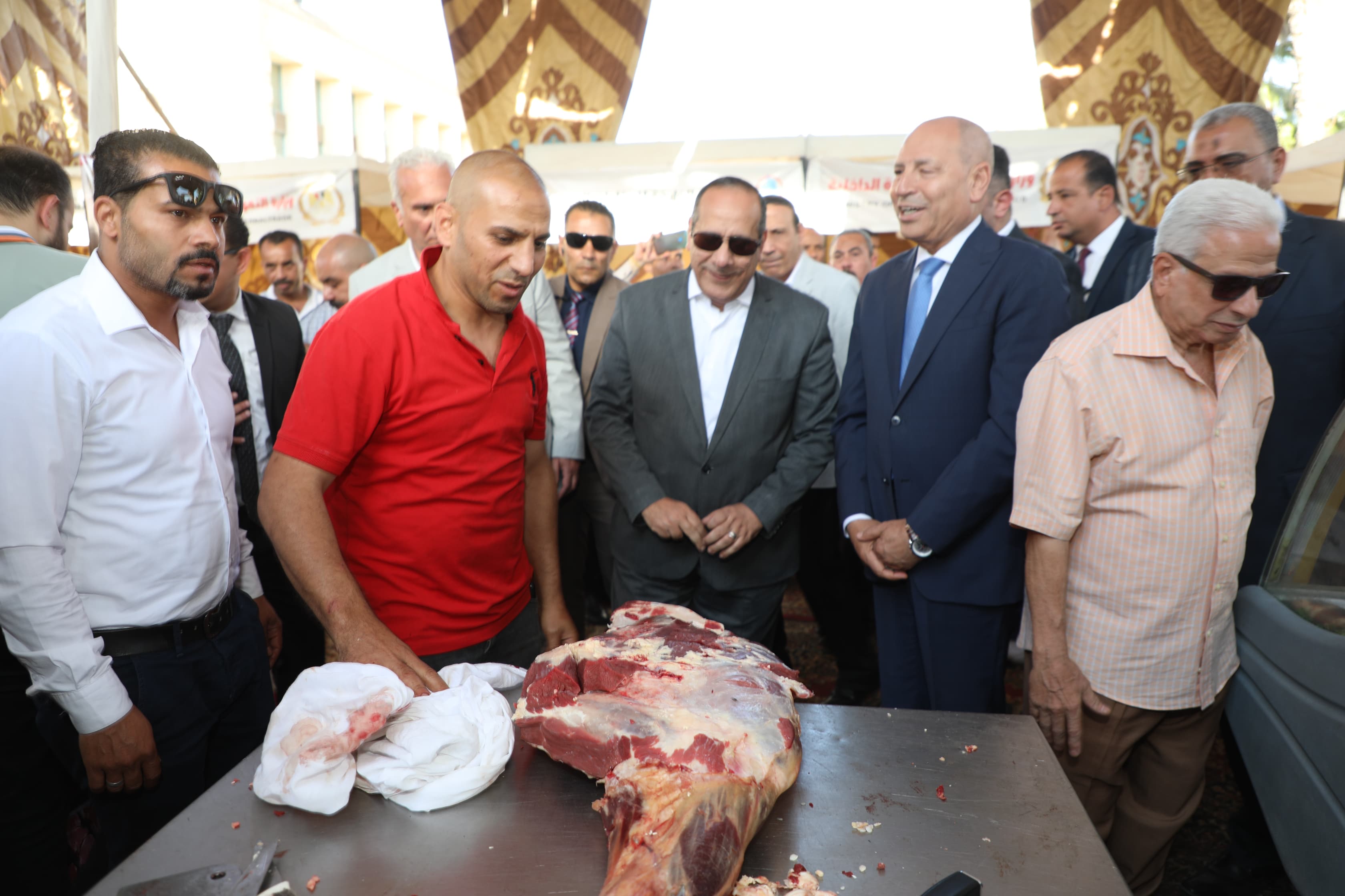 محافظ القاهرة يتفقد معرض أهلا بالعيد