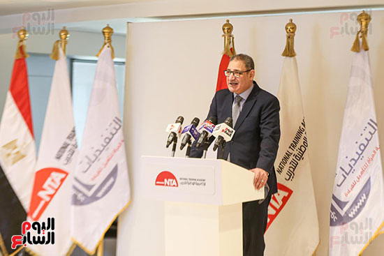 الكاتب الصحفى احمد ايوب رئيس تحرير الجمهوريه