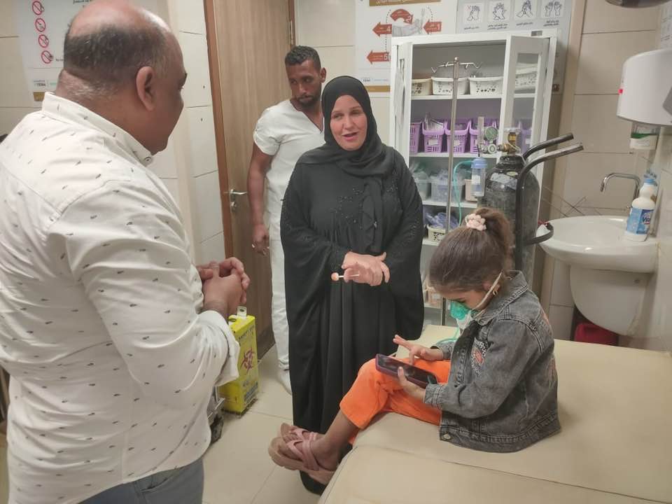 متابعة انتظام العمل وخدمات المرضى داخل مركز الشهيد محمود ناصر