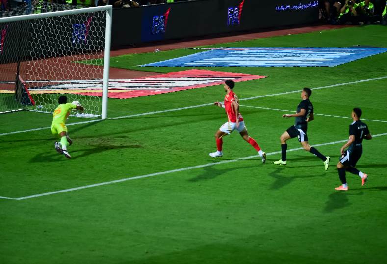 وسام أبو على يسجل للأهلى أمام فاركو