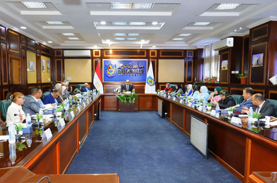 اجتماع رئيس جامعة دمنهور اجتماع رئيس جامعة دمنهور